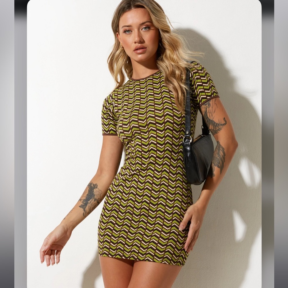 Motel Rocks Lilith Green Chevron Mjni Dress